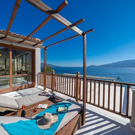 Sea Rock Apartment *